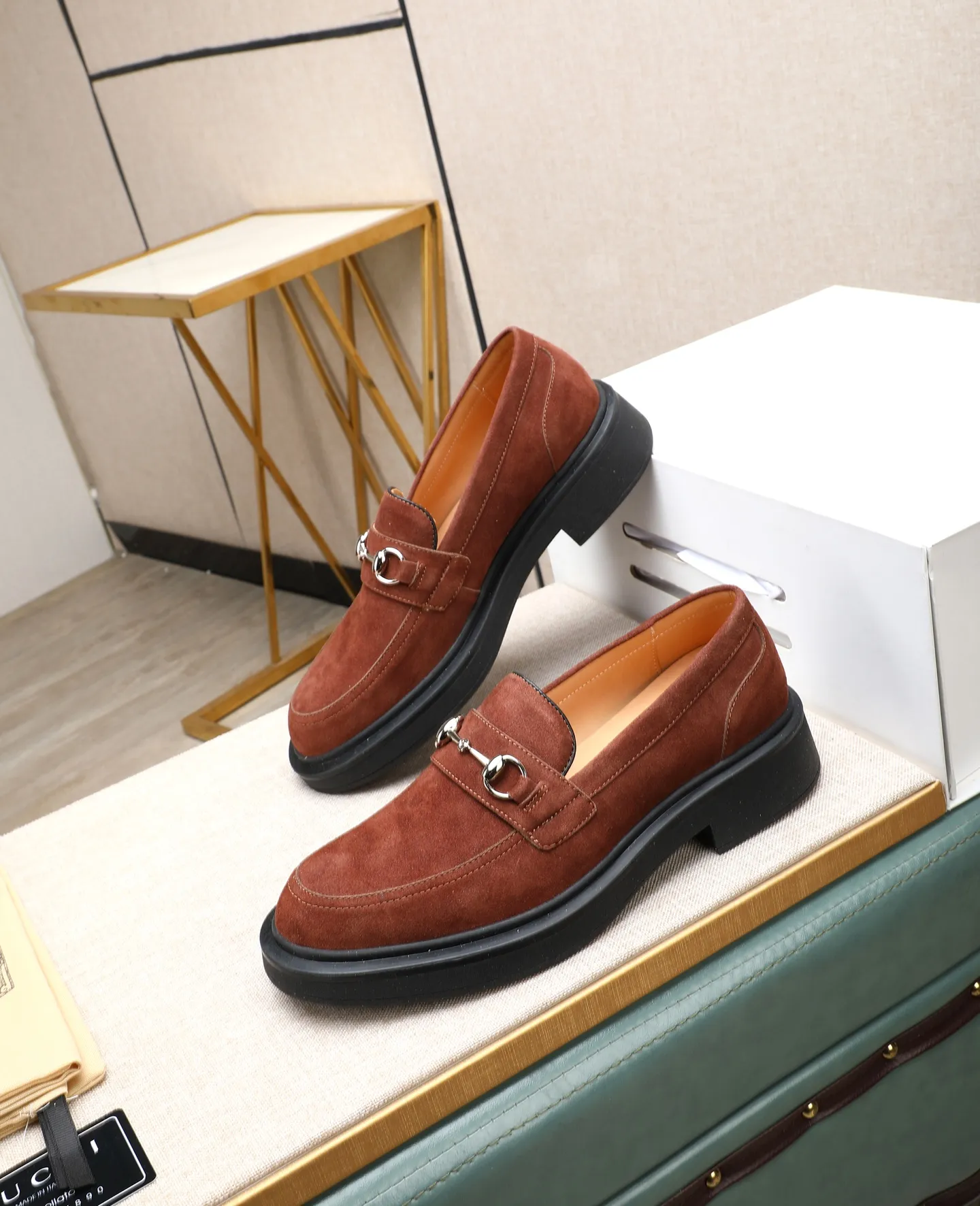 Men's shoes 💰520 (high-end, all cowhide) GUCCI high-end formal leather shoes, original imported fabrics from Italy, cowhide lining, original hardware. I believe you will be struck by it from the first moment you see it. The avant-garde atmosphere can no longer fully interpret its elegance. AAA grade rubber outsole, super comfortable. The original counter last guarantees its original version and quality. The simple upper ensures its comfort and breathability. A pair of truly good shoes has its own unique soul, famous quality, regular size 38-44 (45 customized)